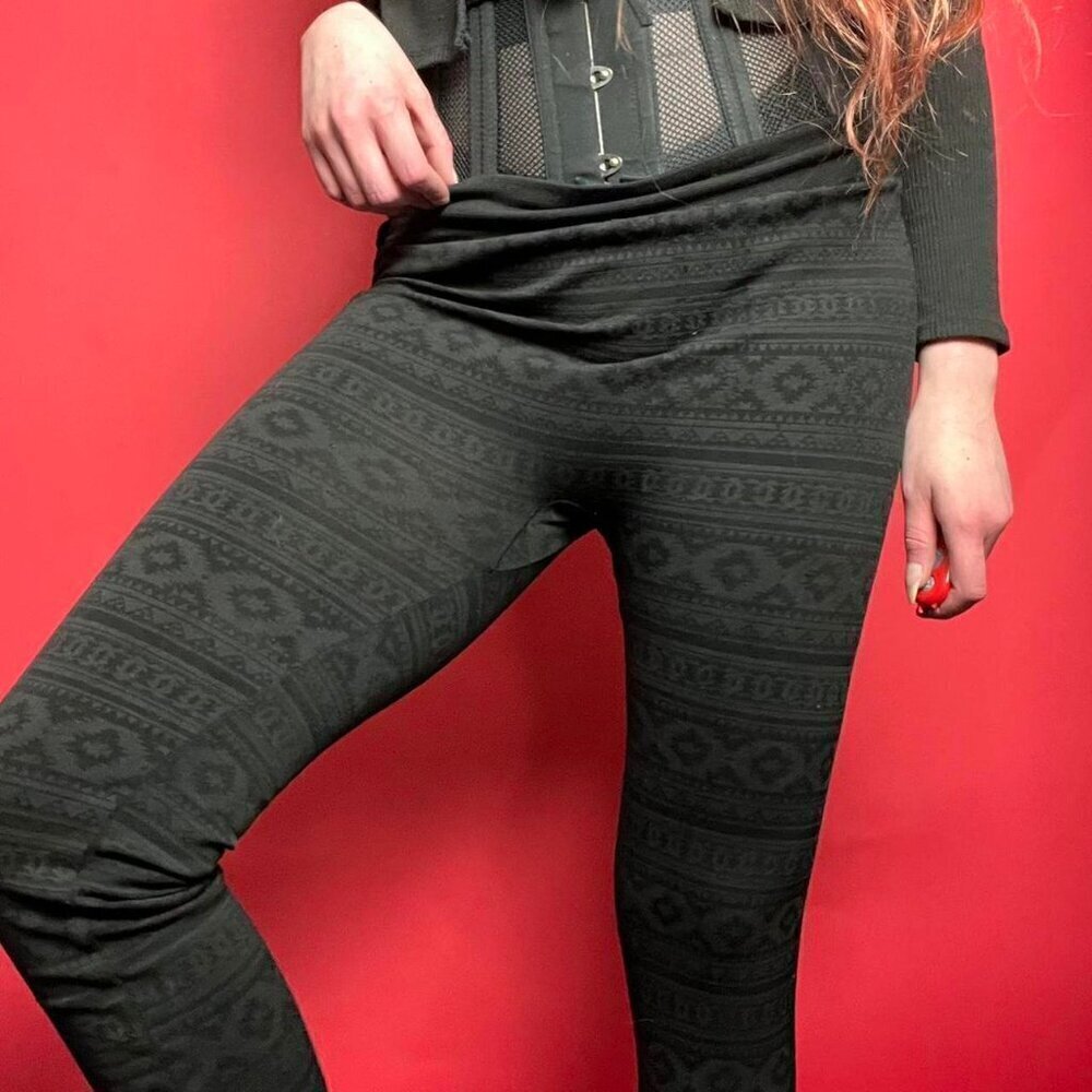Ardene / Geometric patterned black and grey leggings 🩶🖤